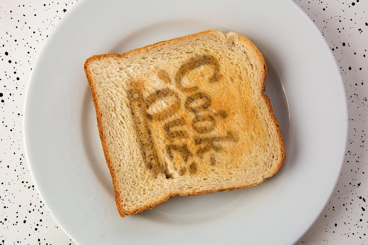 CookOutGame's tweet photo. Today is Toast Day! Here's a plain piece of toast ready for toppings. What are you having on yours today? #CookOutVR #ToastDay https://t.co/FzrKVCnqYL