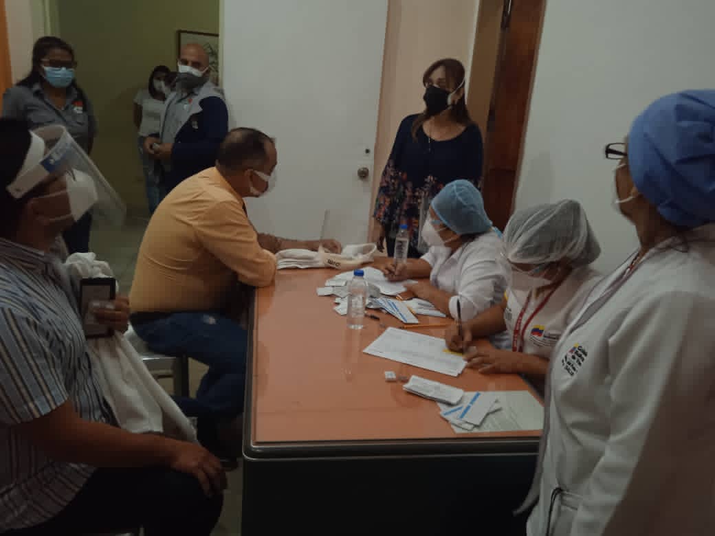 #EsNoticia La primera dosis de la vacuna Sputnik V se está colocando hoy #25Feb al personal médico del Hospital Centinela el <a href="/ValeraHupec/">HUPEC Valera</a>  luego, en los próximos 21 días, se aplicará la segunda dosis. 
#LaSaludEsPrioridad 
#ProducirEsVencer
<a href="/ajacquep/">Jacqueline Penaloza.</a>