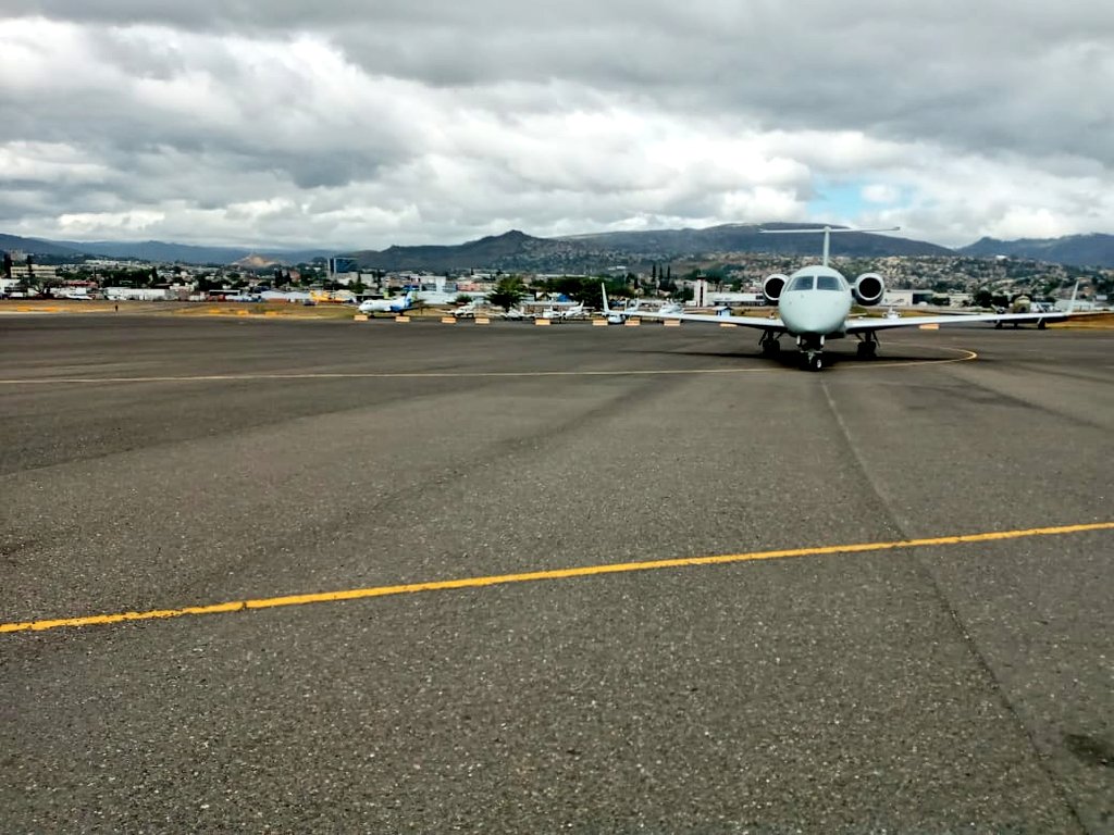FFAAHN's tweet photo. #CompromisoconHonduras
De forma exitosa aterrizó esta mañana el avión presidencial en la Base Aérea Hernán Acosta Mejía, con el lote de vacunas anti Covid-19, donadas por el Estado de Israel e iniciar la campaña de vacunación de los hondureños. #FFAA
#TodosContraelCovid https://t.co/TOg1LooE1e