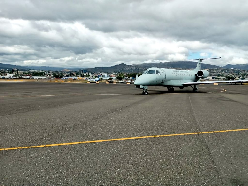 FFAAHN's tweet photo. #CompromisoconHonduras
De forma exitosa aterrizó esta mañana el avión presidencial en la Base Aérea Hernán Acosta Mejía, con el lote de vacunas anti Covid-19, donadas por el Estado de Israel e iniciar la campaña de vacunación de los hondureños. #FFAA
#TodosContraelCovid https://t.co/TOg1LooE1e