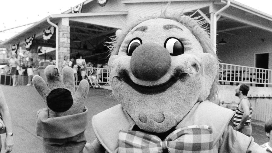 _Alfundo's tweet image. #ThrowbackThursday ... 
Yikes... Talk about a Glow Up✨

#dorneypark #lvmadepossible #alfundo #vintage #TBT