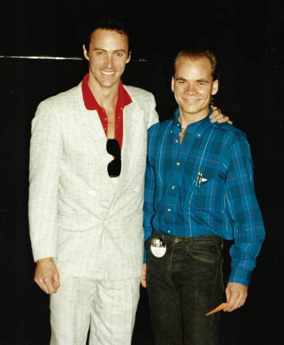 #ThrowbackThursday
I had the honor of attending a Magic Convention hosted by Siegfried & Roy at The Mirage in Las Vegas back in the early 90's. This is a picture of me and one of the most talent and nicest guys in the World of Magic.
https://t.co/MHDqyzpibJ https://t.co/T2TcLhrTuP