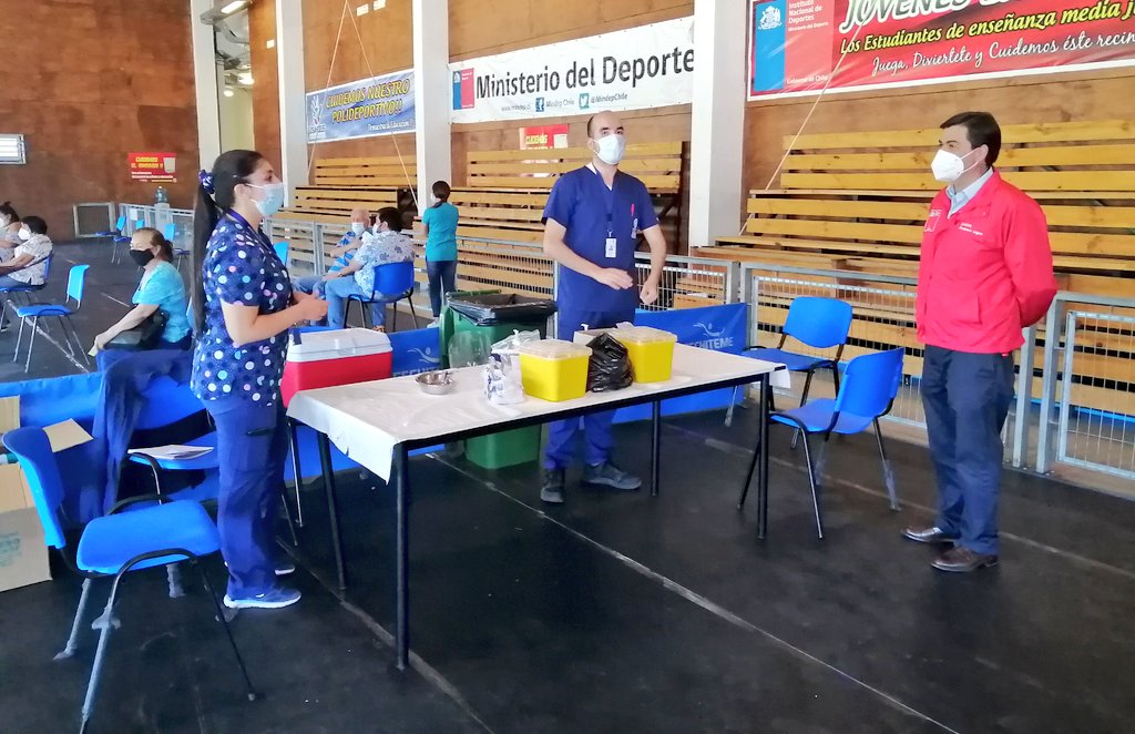 MinagriBioBio's tweet photo. ➡️Más de 38 mil personas 👨‍🦳👩‍🦳 ya han dicho #YoMeVacuno💉 contra el Covid-19 en Los Ángeles🇨🇱

📍Hoy, en el Polideportivo comunal están siendo💉 adultos mayores👨‍🦳👩‍🦳 pendientes de 65 años y trabajadores de la educación👨‍🎓👩‍🎓 prescolar y escolar entre los 44-40 años.

#Biobiosevacuna https://t.co/i1ZeOUwaJf