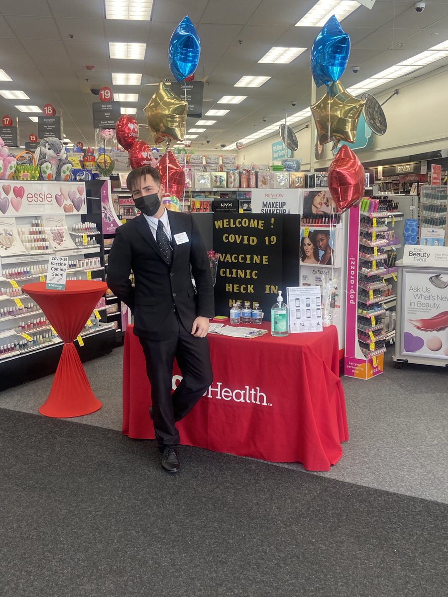 FrancyT44069294's tweet photo. 931 Greeter ready to check in customers with their appointments!!! #cvsymas#931#hialeah#covid19vaccine https://t.co/WtscCmJ1tO