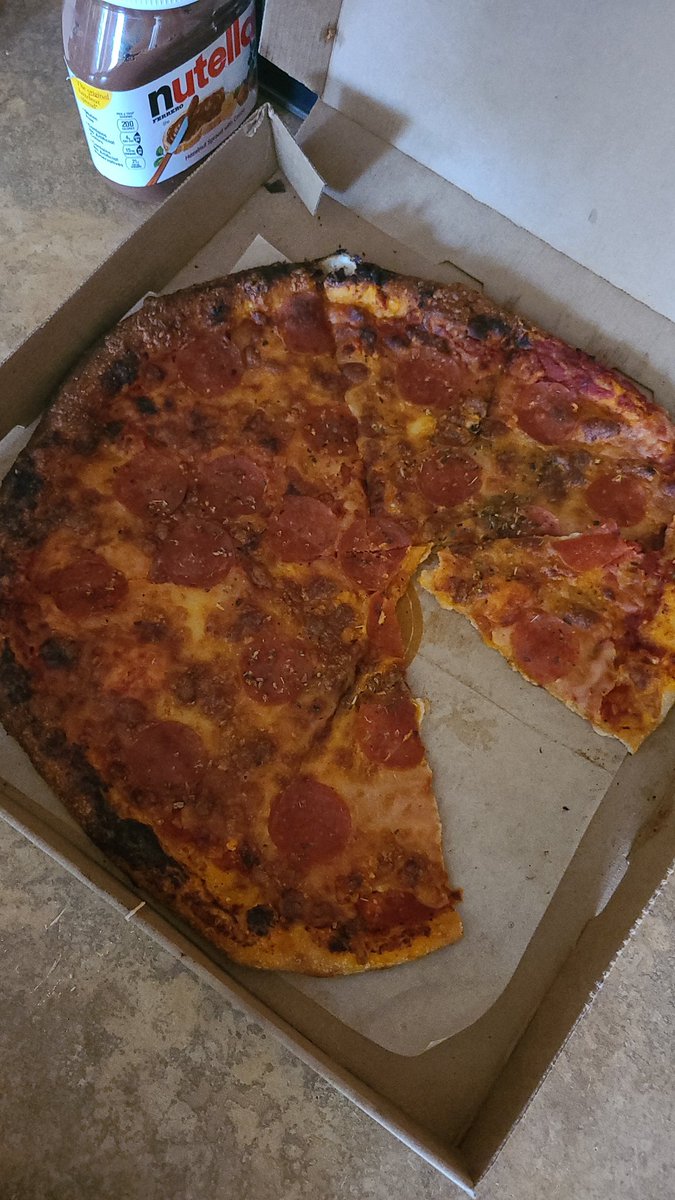 dqu33nb's tweet photo. So I ordered @BlazePizza for my 7 year old and this is the burnt offering they sent her! Now I can't get a human on the phone! https://t.co/fLMmPAsXpo