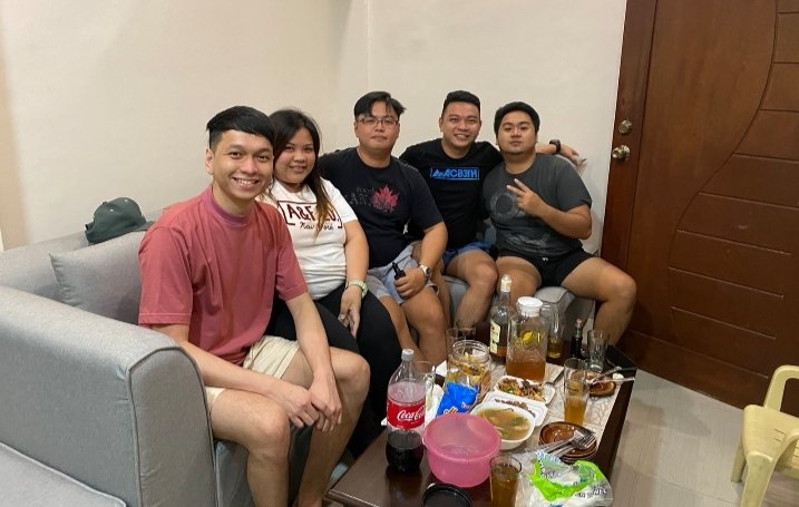 John112292's tweet photo. Naalala ko nung HS pa tayo pinag uusapan natin ung future natin nun pero ayon nga eto mag kakasama tayo ngaun may mga narating na sa buhay salamat sa hanggang ngaun pag kakaibigan mabuhay kayo loveyou all
#hsfriends https://t.co/zy3tE1AUwu