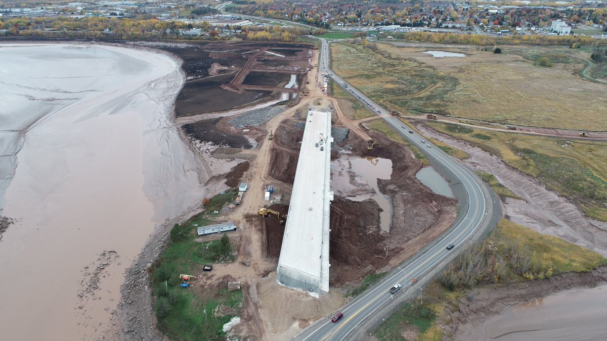 Gov_NB's tweet image. The planned six-month closure of the Petitcodiac River causeway between Moncton and Riverview will take place a month early, starting April 5 and reopening in October. Residents should start planning their alternate routes.
www2.gnb.ca/content/gnb/en…