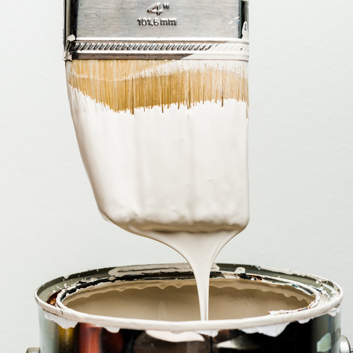 ScheidtDeb's tweet photo. While bright colored walls show off your personality, neutral colors will appeal more to potential buyers. When painting your home, consider grays, light browns, and light neutrals like white or beige. https://t.co/ExVprrWfe0