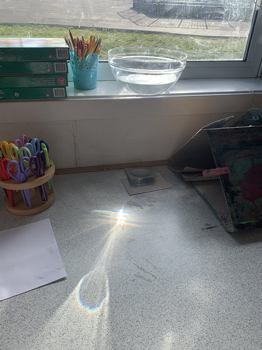 cara_aikman's tweet photo. When P2 made a rainbow. Art, Science and HWB #makingrainbows 🌈 https://t.co/JR7t2BtUw6
