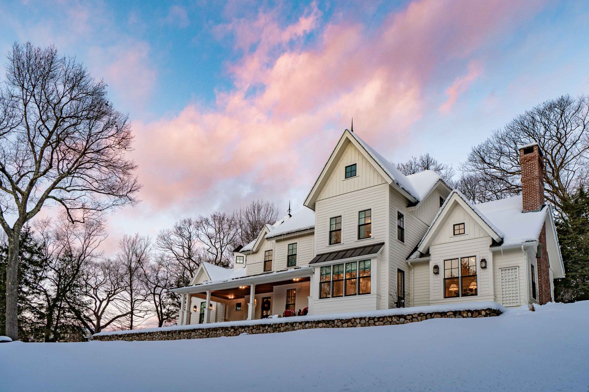 Cummings_Arch's tweet photo. This #modernfarmhouse reaches up to the sky with a dynamic vertical architecture, taking advantage of the narrow, hilltop corner lot. A gorgeous spot for a snowy, twilight photoshoot! #orion #architecture #homedesign #westonma https://t.co/fvkCePep5M https://t.co/azgeglGurk