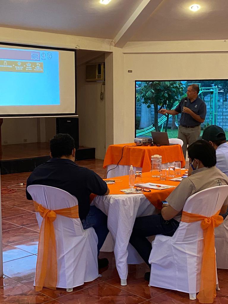 agronpaxi's tweet photo. Tuvimos el agrado de visitar a nuestros clientes en la zona Quevedo, junto al Ing. Noel Molina, gerente de Investigación de Stoller, presentado Ferticop, fungicida protectante. 

#Agricultura #Fungicida #Protectante #Banano #Sigatoka #Ecuador https://t.co/ycFMqKZ52P