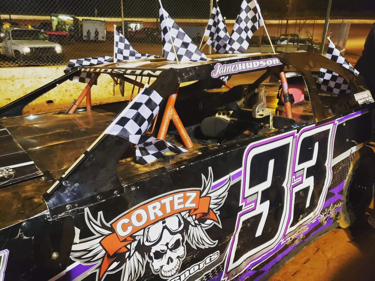 SpeedwayLaurens's tweet photo. SUPER-FLY! πͺ°π€
James "Superfly" Hudson found himself in victory lane last season at the Darlington of Dirt! π
Can he do it again? π€
#ThunderThursday #ThunderBomber #ThursdayThoughts #Superfly #Sliderdays https://t.co/M4fhZVsYNP