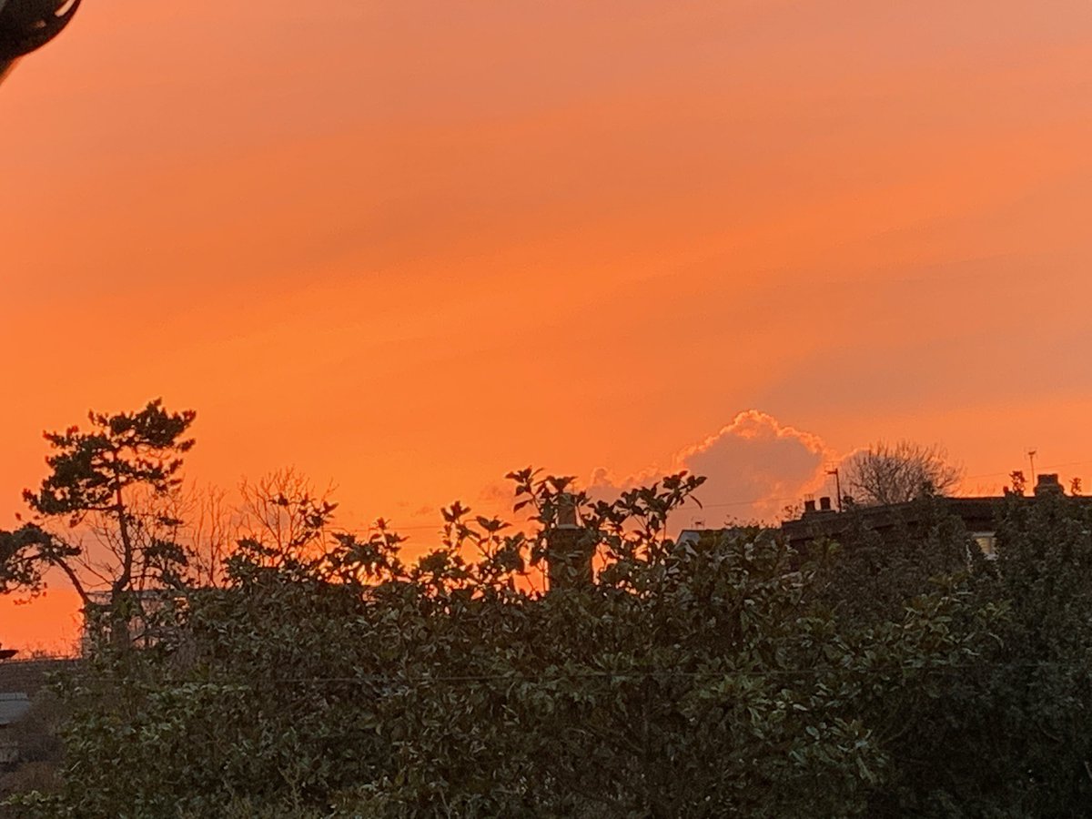 Whitstablesuns1's tweet photo. Amazing #Whitstable sunset tonight. https://t.co/W4wXjyaprI