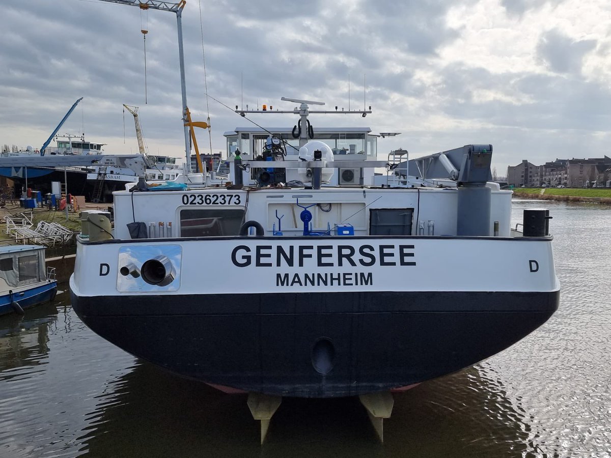 Dockmarks's tweet image. MTS Genfersee voorzien van #scheepsbelettering #scheepsborden #scheepsstickers bij Ruijtenberg Shipyard
#binnenvaart #belettering #maritiem #sign