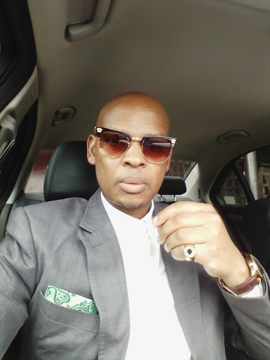 moorelyfe1's tweet photo. This how I am going to be daily when I go to my office. Ndithi suits Mon-Fri
Allow me to testify, when you less expect God to show up, He shows up and Shows off. I telling tears I cried were not in vaine. Soft life loading π
#NewnessLoading
#TravelingTheCountry https://t.co/4b6wUs4nQ6