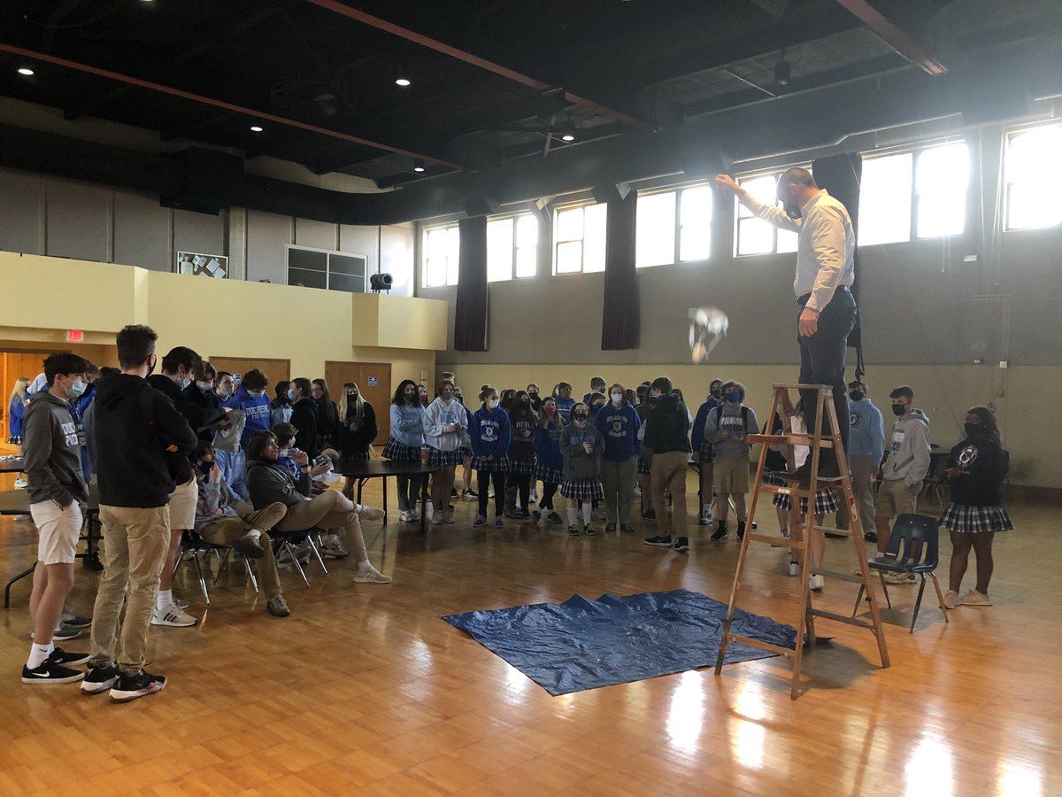 MrsTurn76096043's tweet photo. Today the @DHSdeVeuster Communios competed in an egg drop contest... It is to be continued on Monday when we can get to a higher location! #OperationEggDrop https://t.co/y7KYmjyMWm