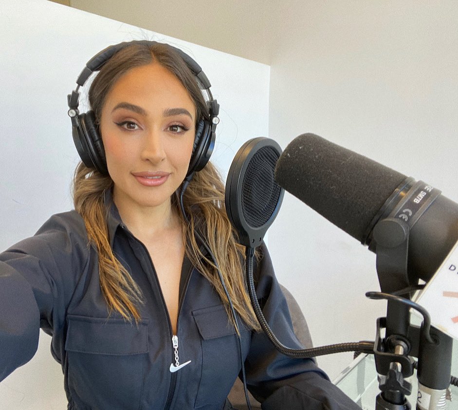 Daniellerobay's tweet photo. PRETTY... LIVE💡! Episode 1 + 2 are out. https://t.co/6s3FbqDAOC https://t.co/lzONxoTXQC