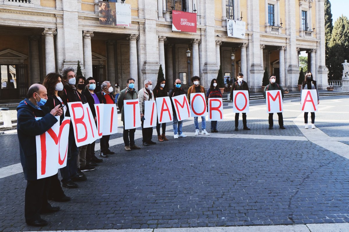 RadicaliRoma's tweet photo. Oggi l'Assemblea Capitolina si è espressa a favore di un nuovo affidamento in-house ad Atac e quindi contro l'esito del #ReferendumAtac.
L'unica voce fuori dal coro era fuori dal palazzo. https://t.co/DRyq4gRoeR