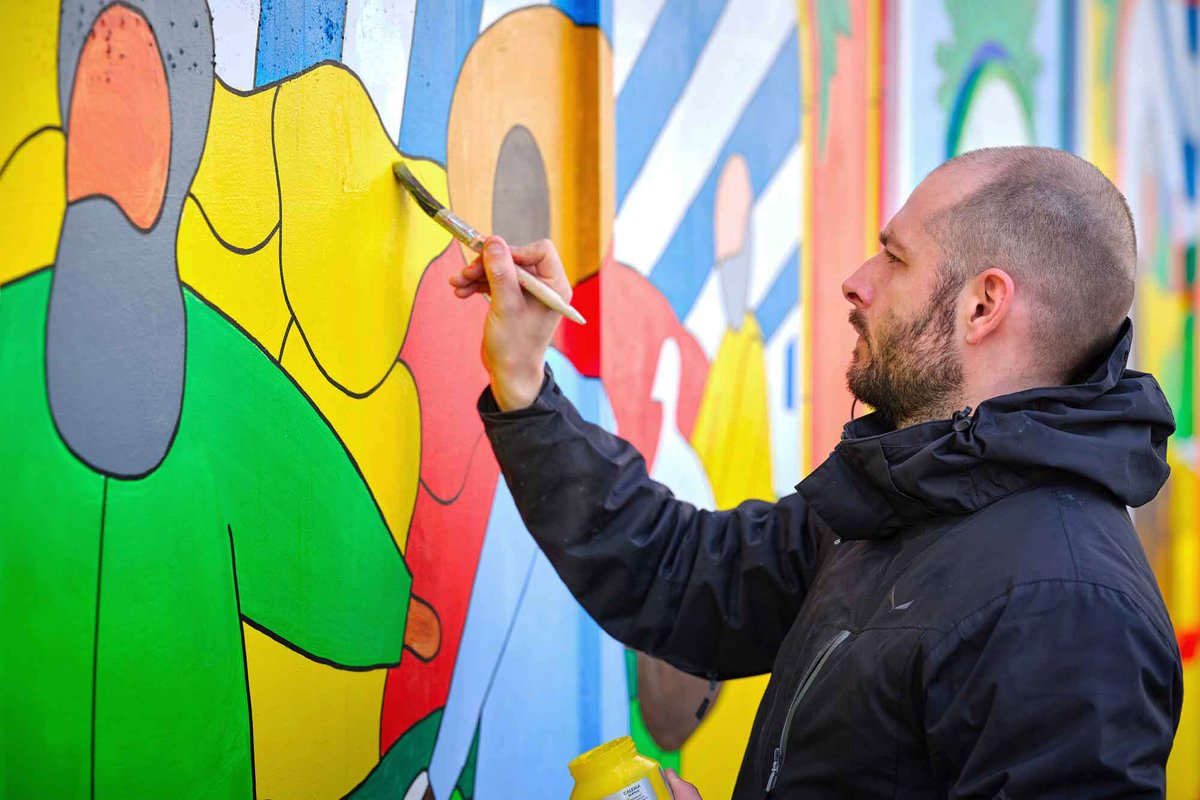 RCA's tweet photo. TOGETHER AS ONE – a public mural by our 2020 MA Interior Design grad @adalbertolonard is now open on 7 Lansdowne Road in Notting Hill⁠! In collaboration with @KCAWlondon, @London_Projects and @studioindigoltd. https://t.co/DB45kSLCZ4