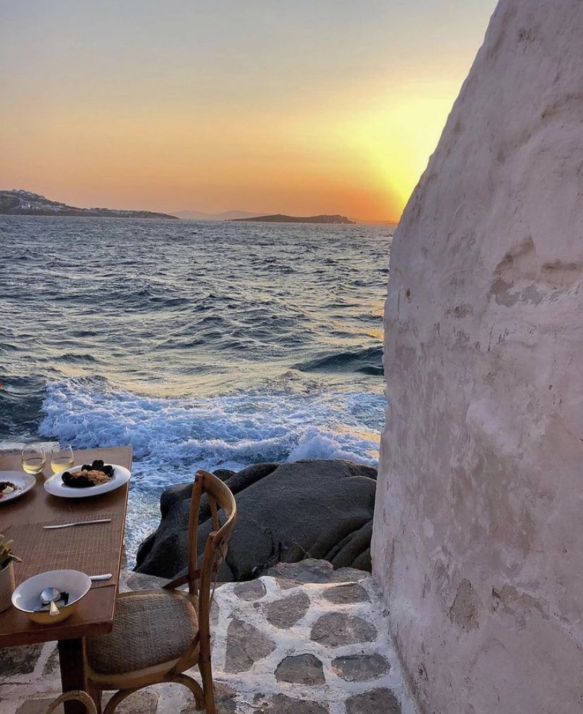 ScribeFlash's tweet photo. Mykonos, Grèce 🇬🇷 https://t.co/H24a6lvAtN