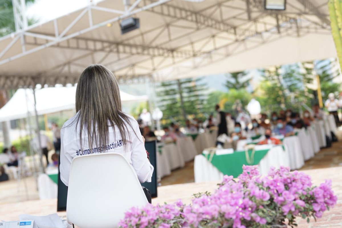 ColCreaTalento's tweet photo. "En el marco del #CompromisoReactivArte, estamos apoyando a nuestras organizaciones y empresas creativas y culturales para generar empleo digno, para que puedan materializar nuevas ideas, y construir desde el territorio"(...) 👇 https://t.co/2ZxcTYBD7e