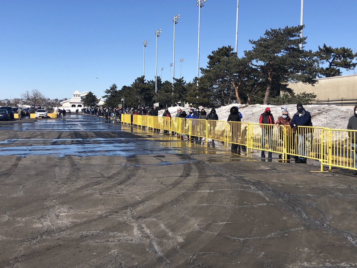 Jacquely333's tweet photo. hey all...@C19VaxxUpdates at meadowlands, long outdoor line, dress warm, handicap wait in line too. #ugh https://t.co/fJ1gfy8QjG