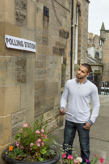 We're looking for polling clerks for 6 May Scottish Parliament elections. Polling clerks are paid £150 and receive a further £20 for attending virtual training session. You can express your interest and find more details online orlo.uk/nBssx