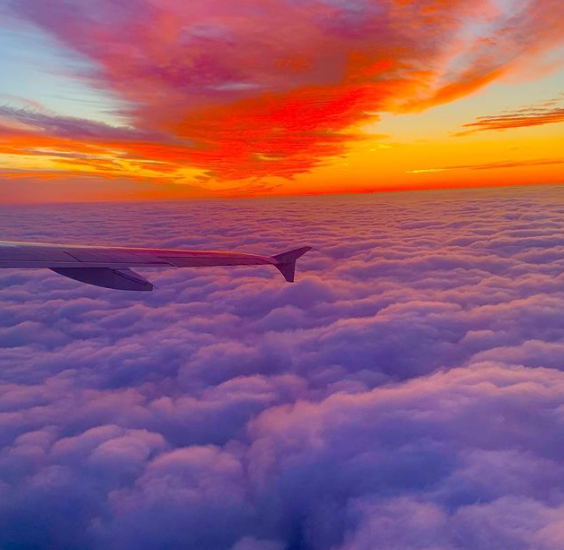 IFlyRhodeIsland's tweet photo. Is there a better place to catch a sunset than in the sky? Thanks to 📸lemonmeatartgallery for capturing this amazing shot. https://t.co/8LlGQnoGHN