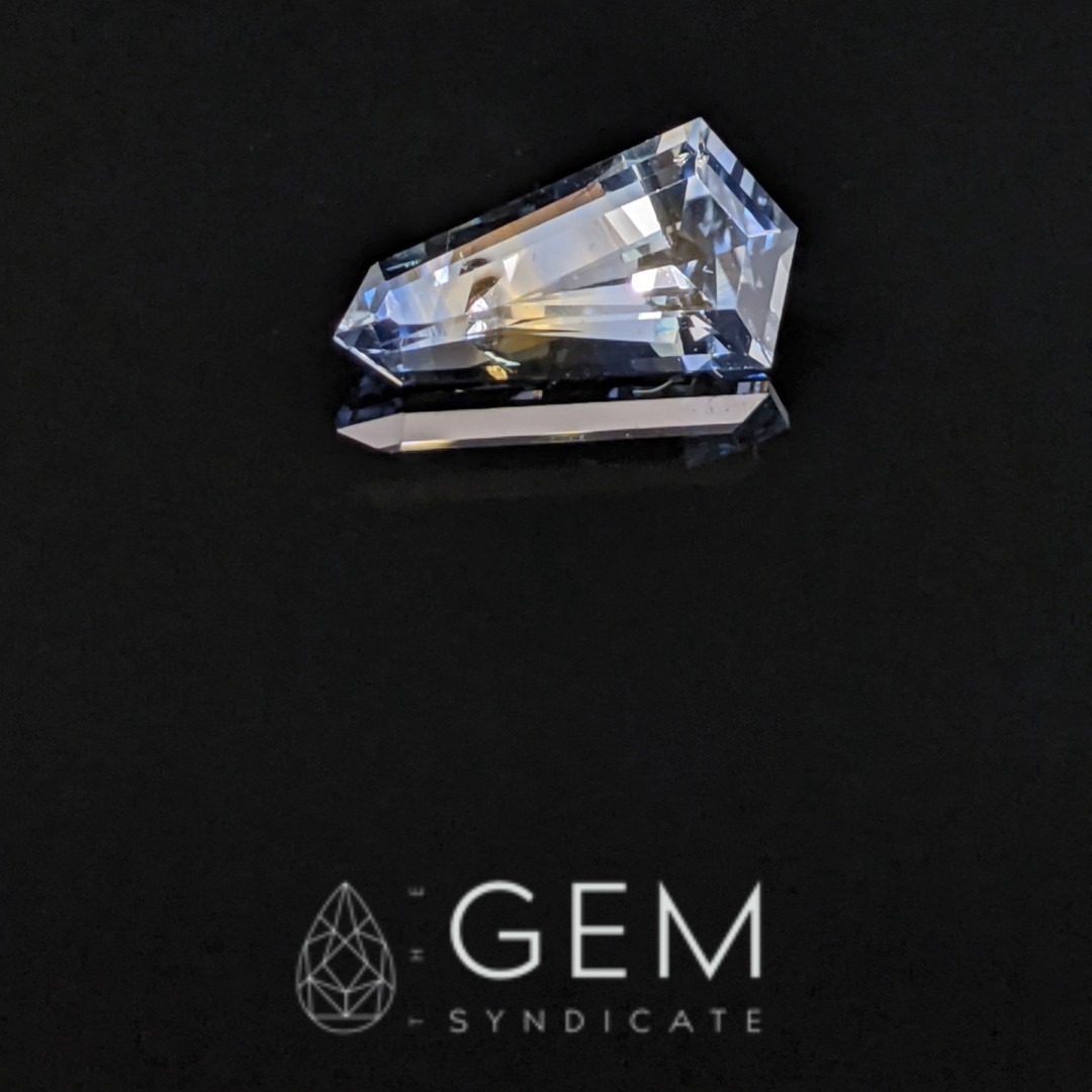 I see snorkeling in the Caribbean with hints of yellow tang fish in this unique Natural Bi-color Sapphire. What do you see? 

<><><><><><><><><><><><>
 #coloredgems #familyjewels  #bicolorsapphire #madelocal  #bicolorsapphire  #bluegiftideas #loosegems #engagementsapphire