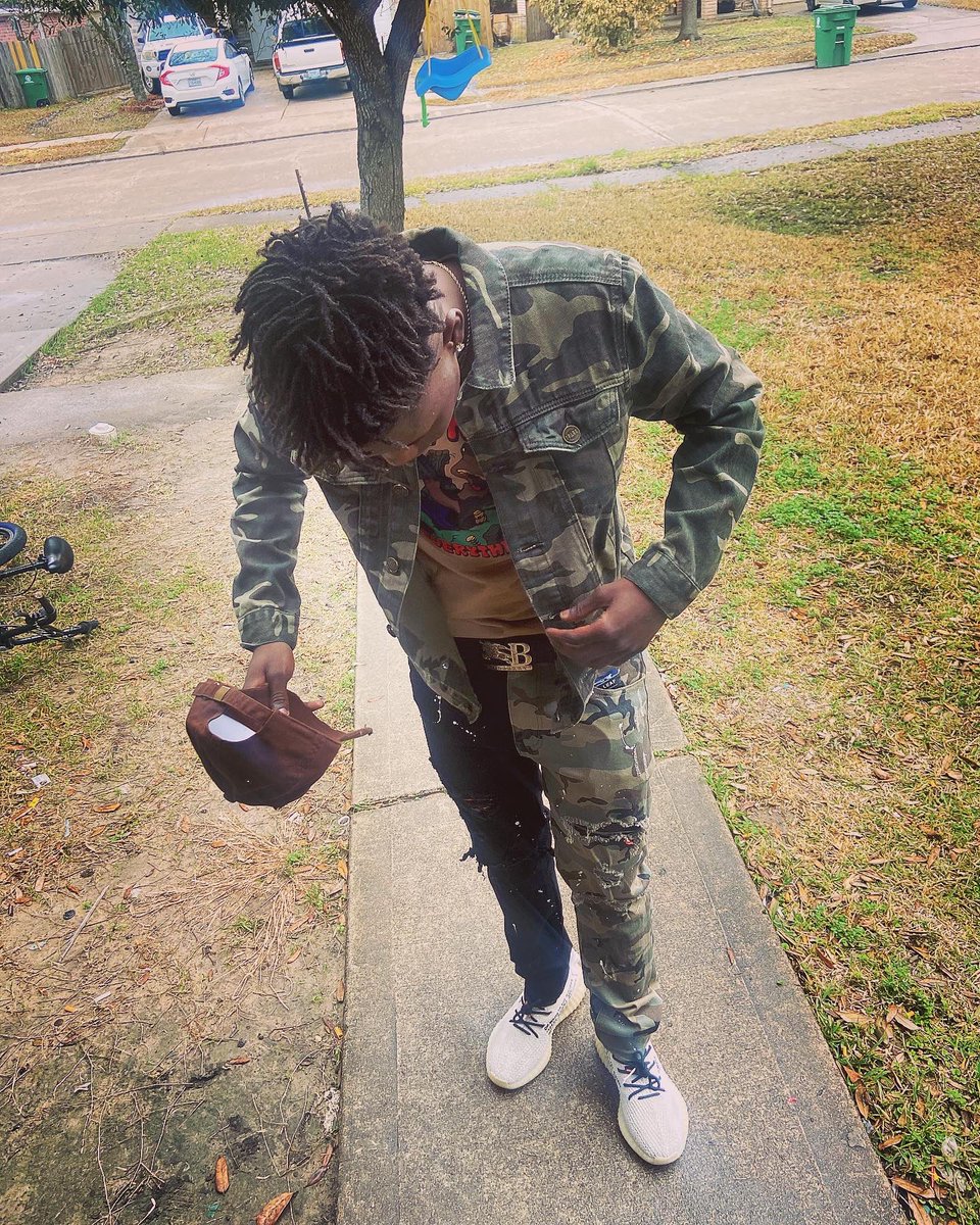 tmp_tre's tweet image. Keepin them pissed 😤 I keep poppin my shit💰#longlivedeejay💙#TMPMAFIA🏧#ProfitLand🦅#BagTalk🏁