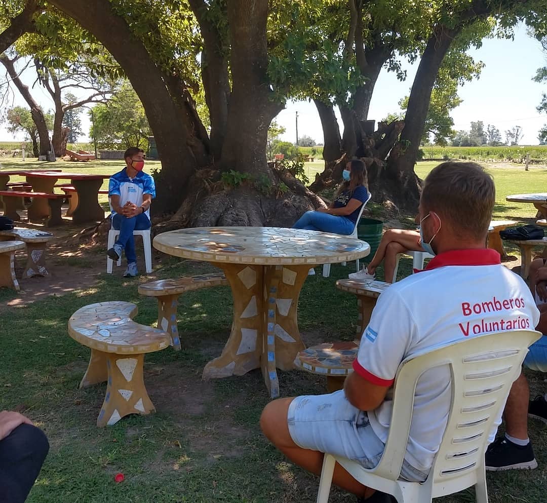 MunInriville's tweet photo. 📍Recibimos la visita del Deportista Olímpico y Vocal del Directorio de la @DeportesCba @marianoreuteman junto al D.U.A.R, @asocbvinriville, Policía y Grupo A Todo Remo para llevar adelante de una manera organizada la 11°Travesia que se realizará Sábado 27, por el Río Carcarañá https://t.co/yBQ2ePf02k