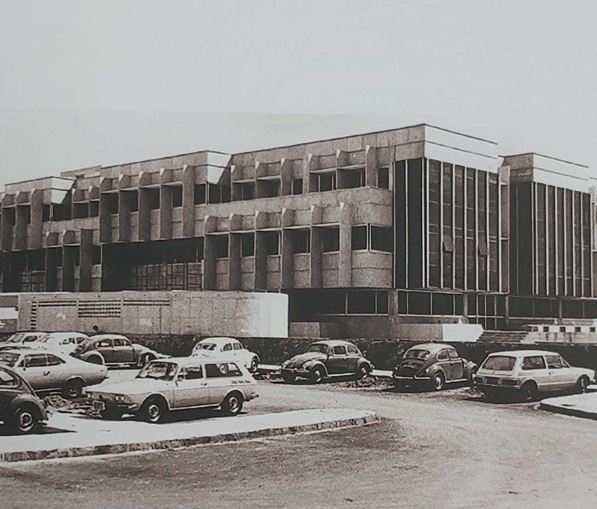 E vamos de mais história neste #TBT de hoje? Em junho de 1974, o engenheiro pernambucano André Dias Arruda Falcão Filho assumiu o lugar de Apolônio Sales no comando da Chesf ao mesmo tempo em era aprovada a transferência da sede da Empresa do Rio de Janeiro para Recife. https://t.co/pX7Qkn5FnI