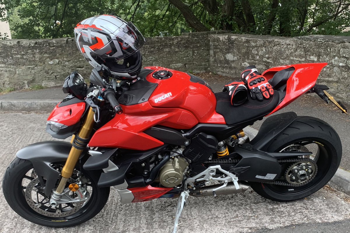 DocBike_Wales's tweet photo. @Neevesy33 Do you think they will flash mine for the same? 🤷‍♀️ https://t.co/pR8lWQNmA0