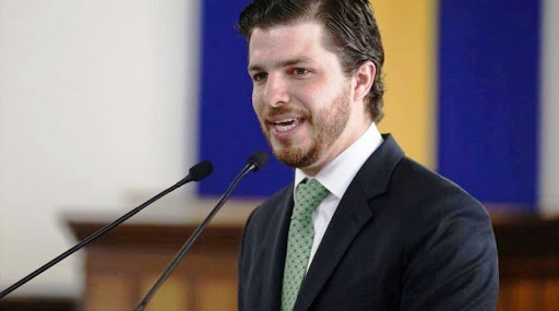 eugeniaguera's tweet image. #Partidos.- Renunció al @partidoverdejal en octubre del 2019 y dijo que se debía a falta de rumbo y visión en la dirección del partido en Jalisco, pero en unos minutos rendirá protesta @BeMacklis en el @LegislativoJal como diputado del verde. #YaNoEntendí #EsCorrecto ?