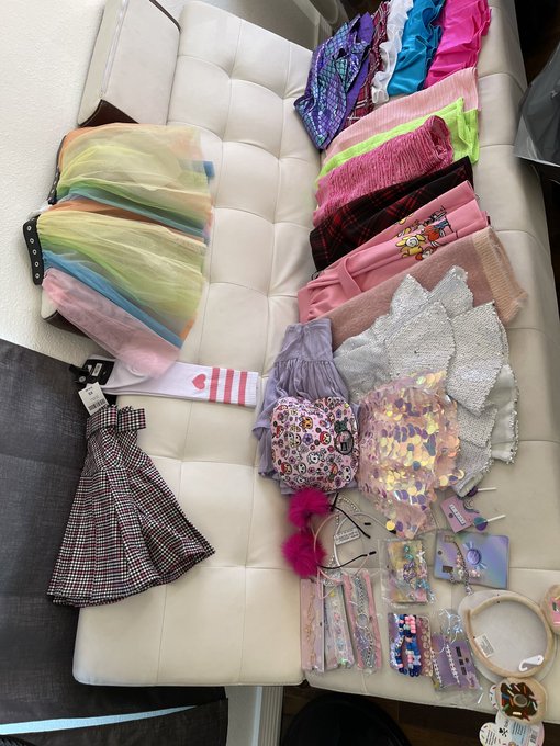 From no kawaii cloths to all this for one shoot >.> https://t.co/y7BLYblTND