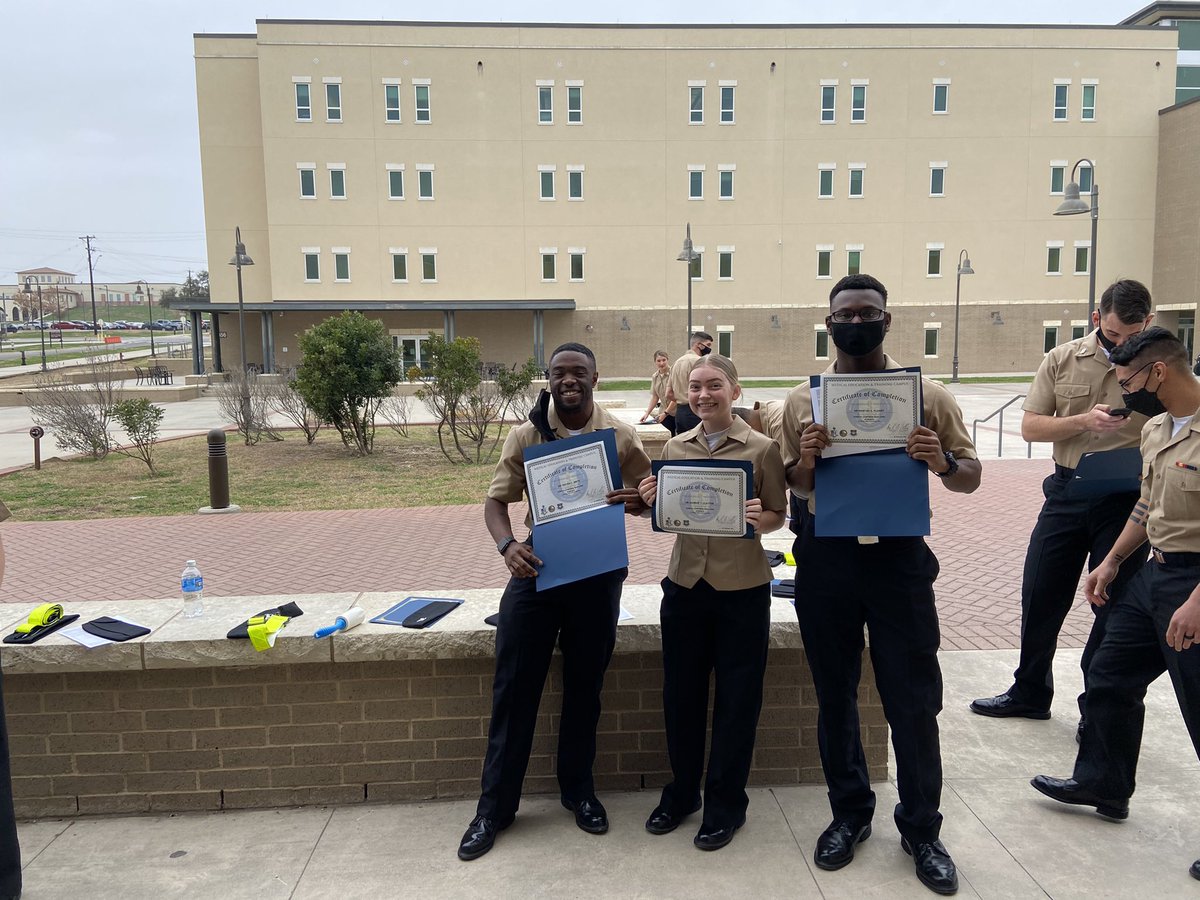 trevonsmith287's tweet photo. Finally a USN corpsman ⚓️🥳 https://t.co/2buGgsgZBN