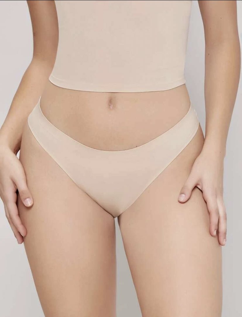 shopkyluxe's tweet photo. #BAESICS= new level of comfort. Shop the seamless cheeky panties today. 🤎 Colors in order of pictures: Skin, Noir, Cremè
Let’s bring back breathable undies.🥂 https://t.co/FpVYR17YZb