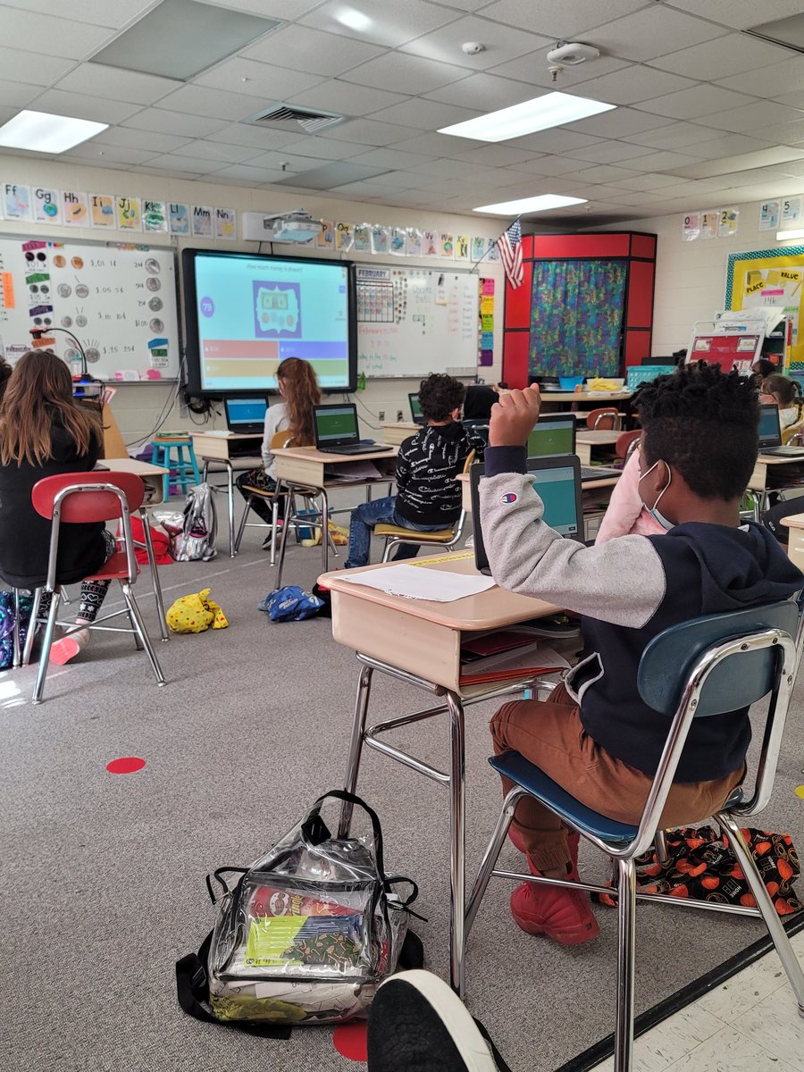 Ss in Mrs. Gillis' class loved using Kahoot to review money! #JCSDLD21 #DLDay <a href="/MountainViewJCS/">Mountain View Elem</a>
