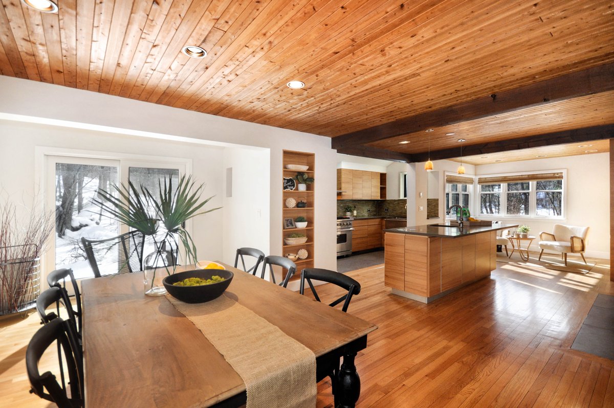 TheAttiasGroup's tweet photo. This exceptional 4 bedroom contemporary home has been meticulously cared for &amp; will be sure to take your breath away! The impressive architecture, natural sunlight, &amp; unique interior details are what make this house so special.

https://t.co/YaceId0kkI https://t.co/Os0NWKMmWt