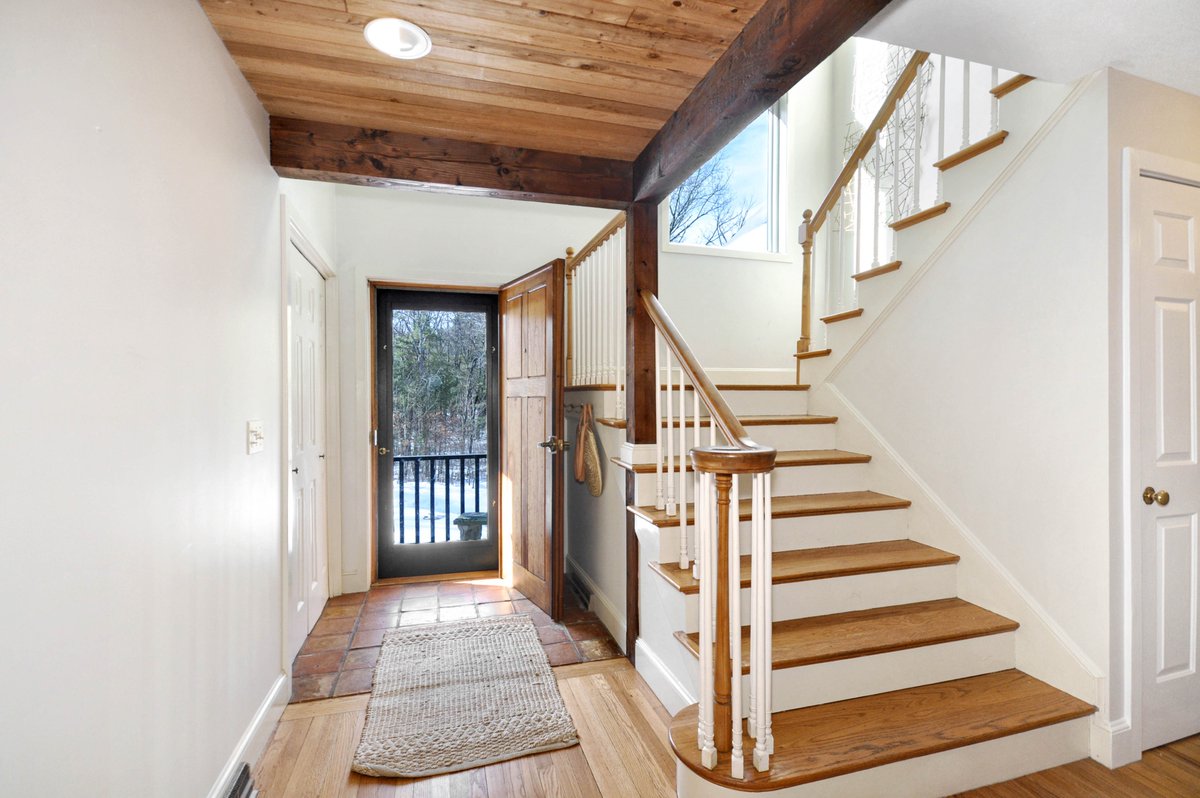 TheAttiasGroup's tweet photo. This exceptional 4 bedroom contemporary home has been meticulously cared for &amp; will be sure to take your breath away! The impressive architecture, natural sunlight, &amp; unique interior details are what make this house so special.

https://t.co/YaceId0kkI https://t.co/Os0NWKMmWt