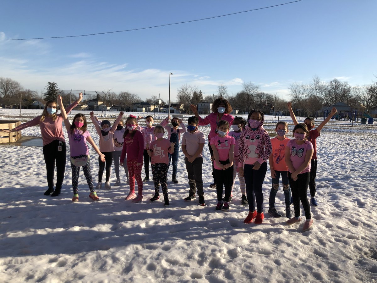 Pour la journée contre l'intimidation, les élèves et le personnel ont porté du rose afin de souligner l'importance de cette cause qui nous tient à coeur.