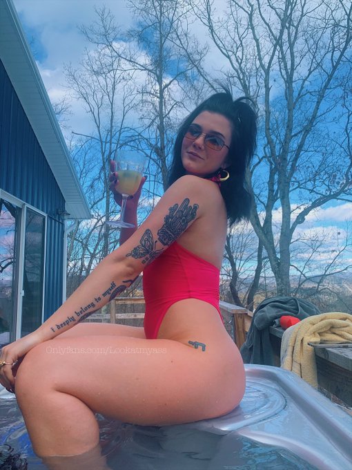 Watch Wild's leaked NSFW photo on TwXstars