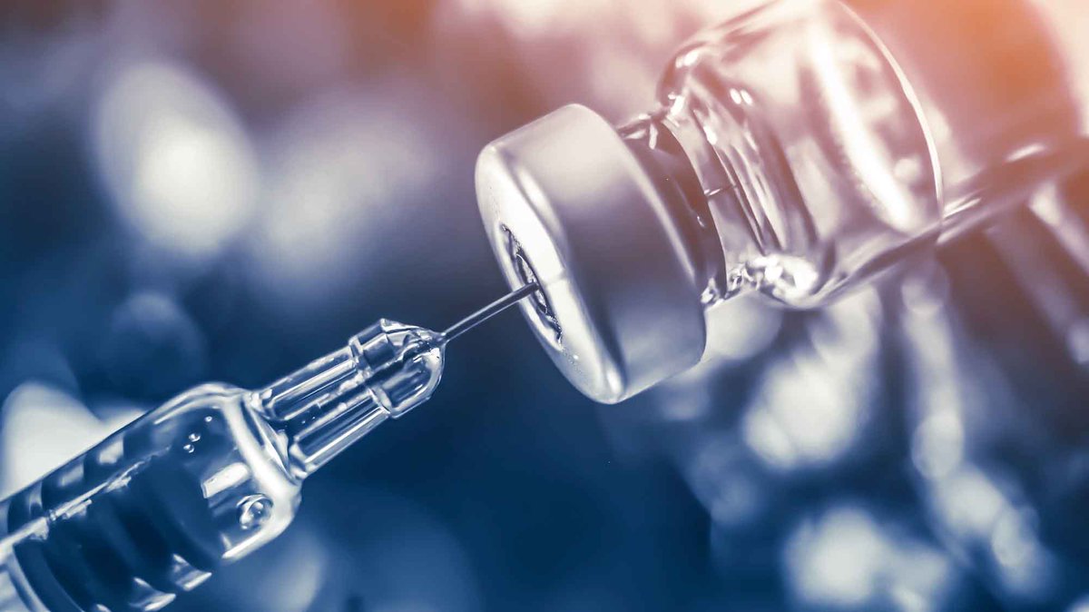 vanranstmarc's tweet photo. Met de recente gegevens uit Schotland en Israel zou de Hoge Gezondheidsraad en de Task Force Vaccinaties zich misschien terug kunnen buigen over
1) een vaccinatiestrategie waar we beginnen met iedereen een eerste dosis te geven.
2) AstraZeneca vaccins toch aan 65+ te geven. https://t.co/P6oJU0si9U