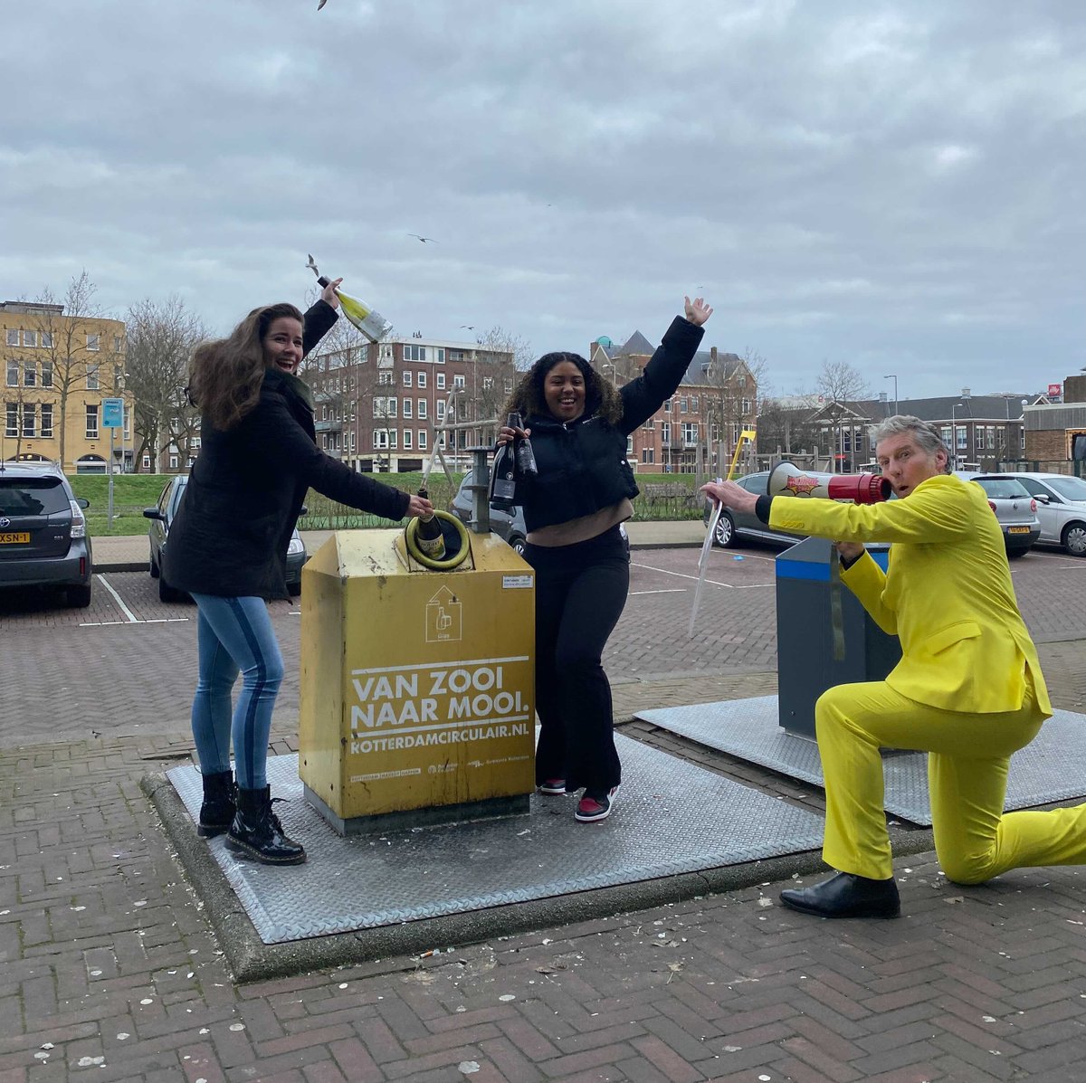 Selfie met je favo glasbak en kans maken op 100 euro. Dat is nog eens winnen! 💯 🤩 Post je foto, tag ons en wie weet ga jij er met de Jackpot vandoor! #schervenbrengengelukloterij