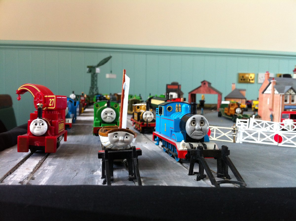 AardmanMike's tweet image. My Skiff and Thomas models on @RailInspector’s layout during a @TopPropsCO event in 2015
#throwbackthursday