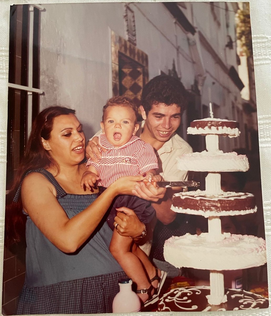 ArtistaSoler's tweet photo. MI 1 CUMPLEAÑOS patio de la cerca hermosa c/alfarería 32 TRIANA #osariosoler #sevillana #trianera #triana #transexualSevilla #transexualsevillana #trans #transgenero #lgtbi #Twitter #facebook #instagram #recuerdos #familia #trianeros #trianeras #cumpleaños #filella #poderio https://t.co/3KdmtII7xN