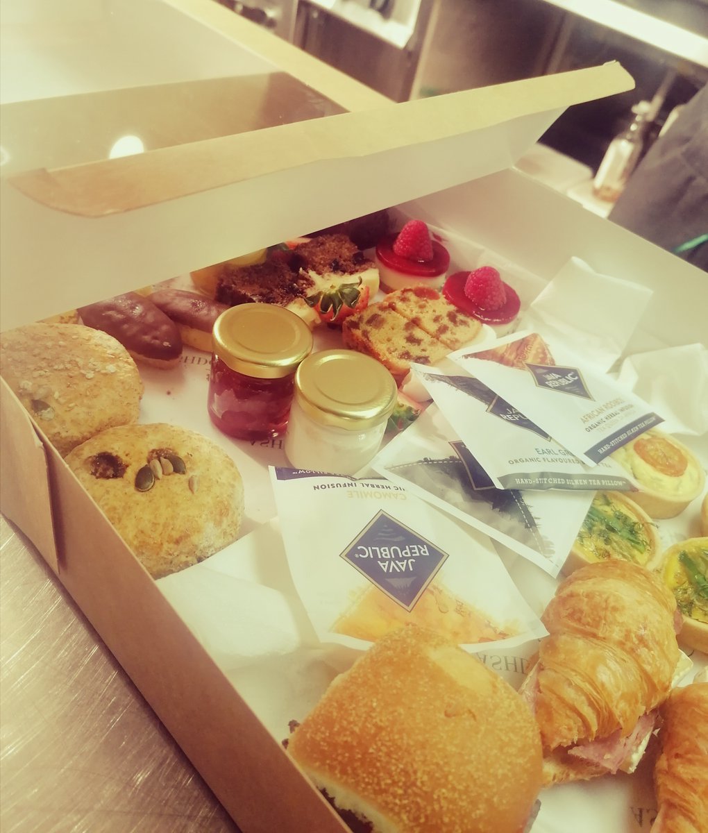 Our NEW Mother's Day Afternoon Tea orders are flying in.
If you fancy some bubbles for the day that's in it, add a bottle of chilled Prosecco to your order too.
Menu - ashdownparkhotel.com/.../2021/02/AT…
Call 05394 80500 to preorder
#mothersdaygift #mothersday #mouthwatering #afternoontea