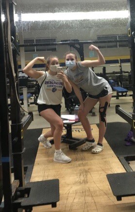 CMHFastpitch's tweet photo. Tiny Dancer and the player now known simply as "4" showing off some results of their season preparation . . .
#FlexEm https://t.co/5G1jYOi10j