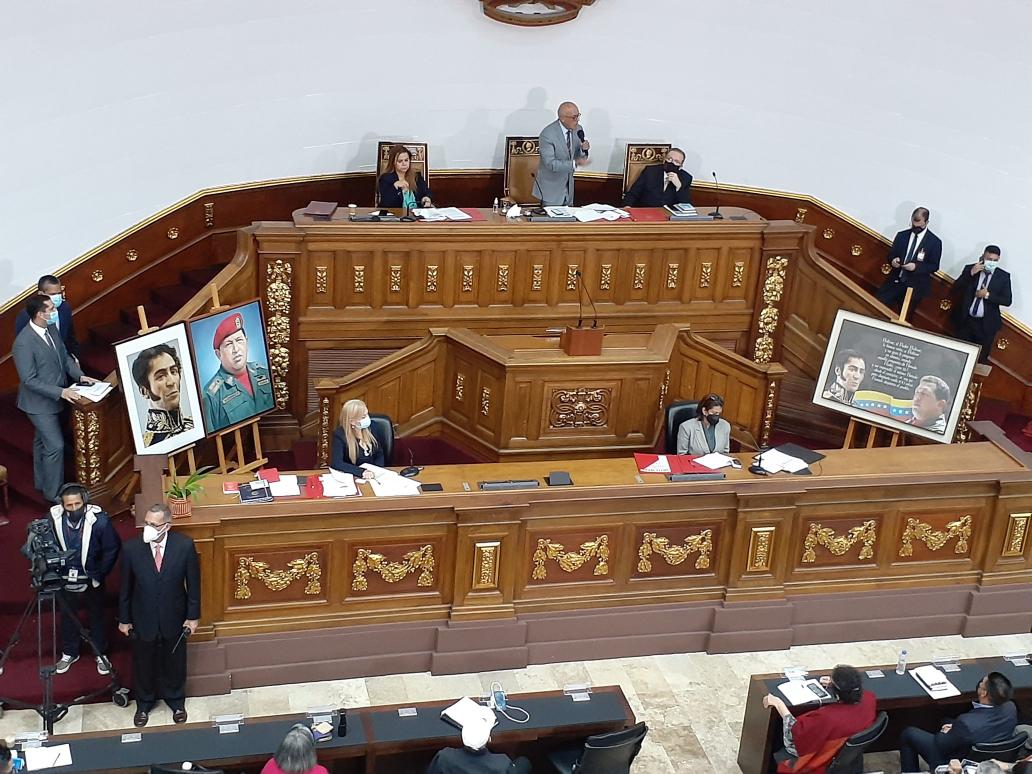 "Esta nueva asamblea viene retirando obstáculos para que pueda haber cada vez más participación del pueblo a través de las elecciones" presidente de la AN <a href="/jorgerpsuv/">Jorge Rodríguez</a>

#SesionAN #ProducirEsVencer