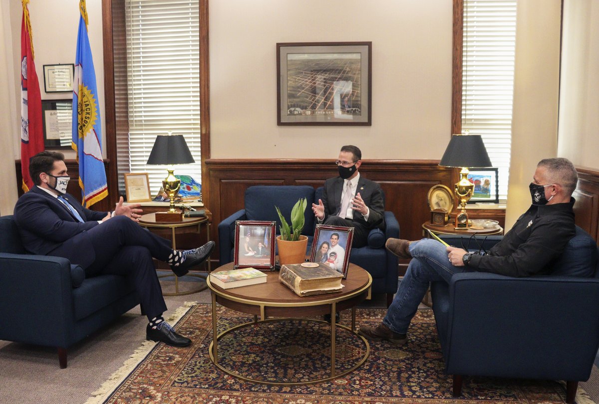 .<a href="/MayorConger/">Mayor Scott Conger</a> is joined with <a href="/JacksonTNPolice/">City of Jackson, TN - Police Department</a> Chief Julian Wiser to present a #KeyToTheCity to <a href="/USAttyDunavant/">Former US Attorney Michael Dunavant</a> Michael Dunavant, Thursday, Feb. 25, 2021, at #JacksonTN City Hall. Thank you for your service to West Tennessee. 🔑